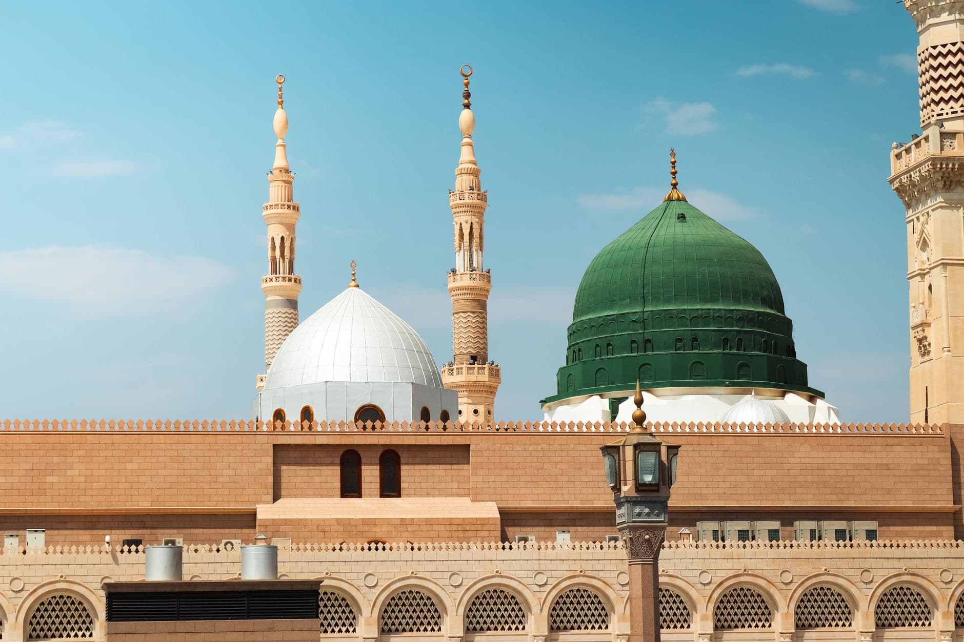 The green dome of Al-Masjid an-Nabawi, Madinah